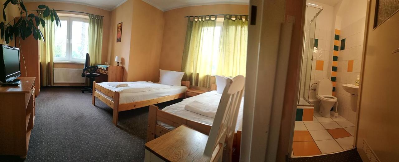 Hotelik Villa 莱格尼察 外观 照片